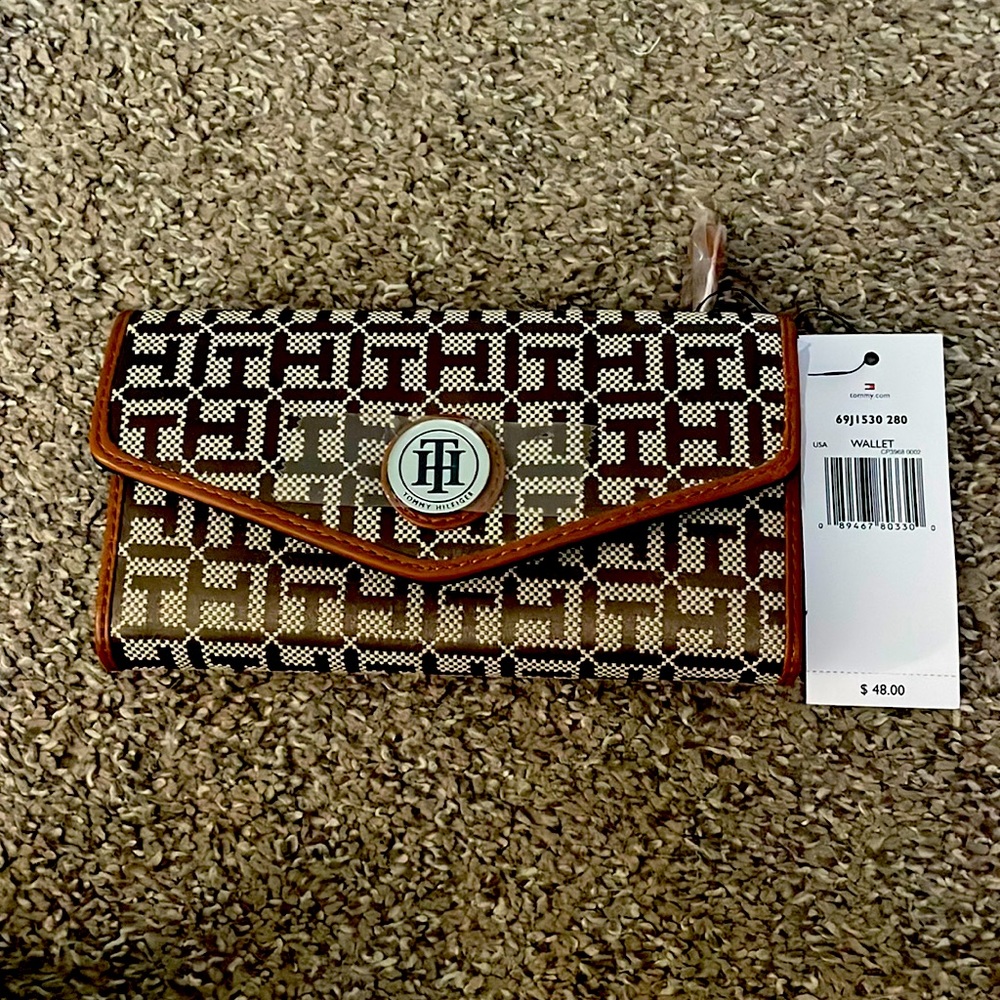 NWT Tommy Hilfiger Wallet